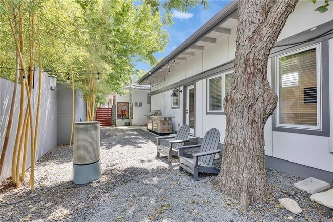 Building Photo - 1515 Bluebonnet Ln