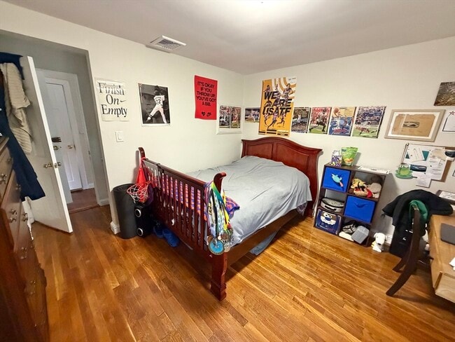 Building Photo - 176 Upland Ave