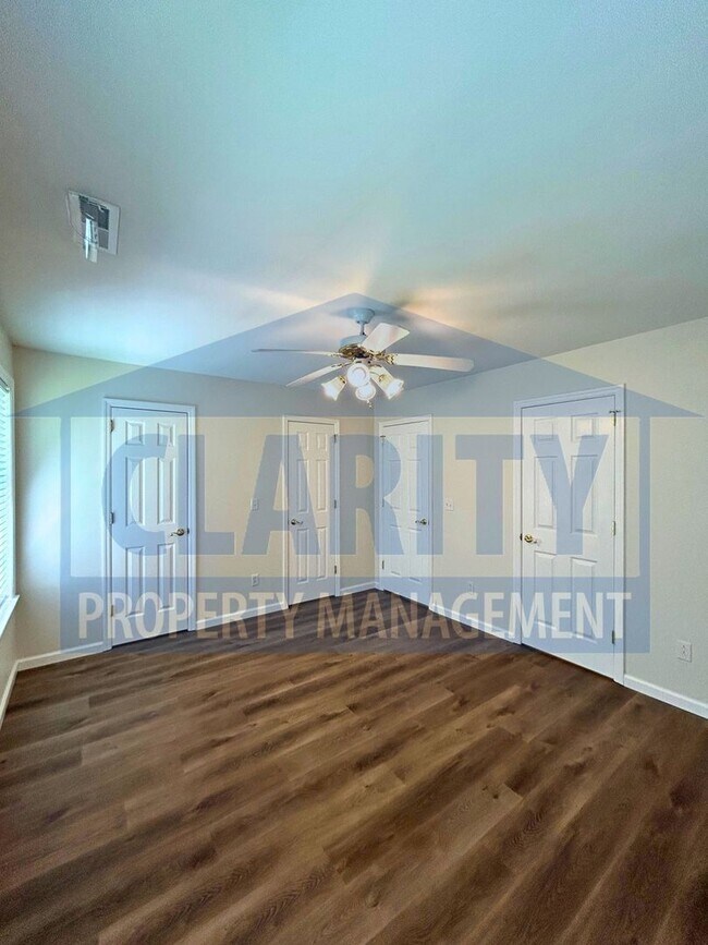 Building Photo - Three-bedroom townhome in Chattanooga!