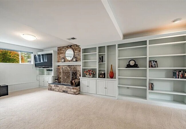 Building Photo - Beautiful Home with 4 Bedrooms and 2 Bathroom available for Rent Today!