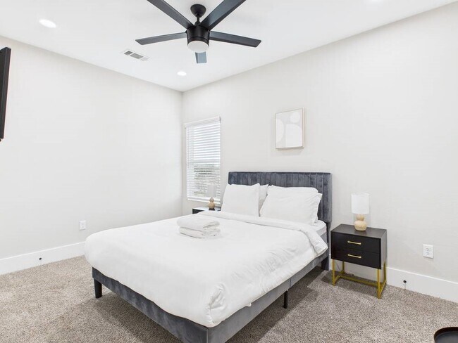 Building Photo - 6310 Norland St