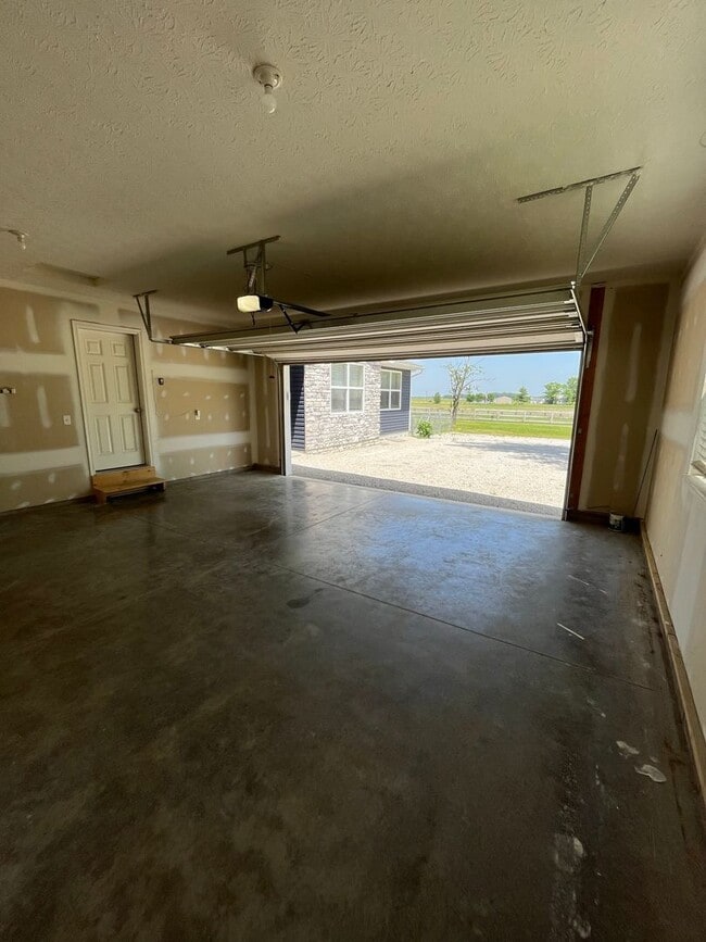 Building Photo - Charming Rural Retreat in Richwood- Fiber Internet Included!