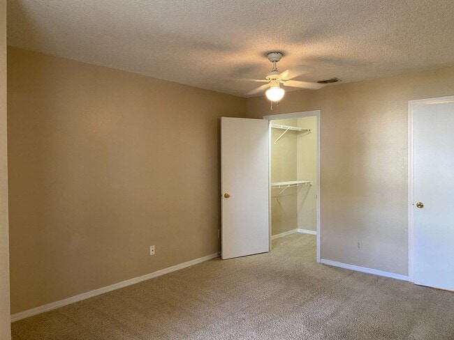 Building Photo - 1057 S Hiawassee Rd