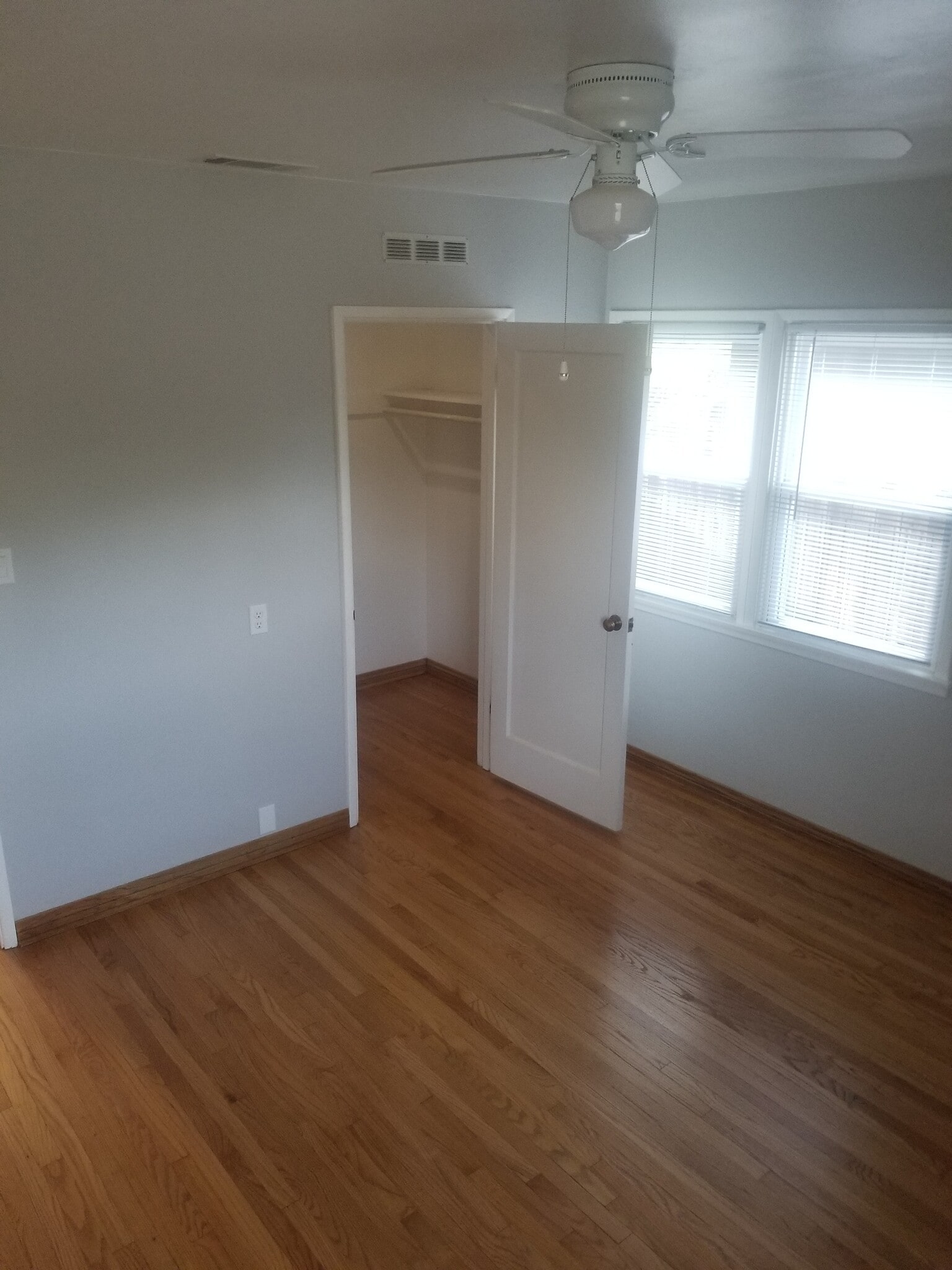 Room #1 - 5165 Carlingford Ave