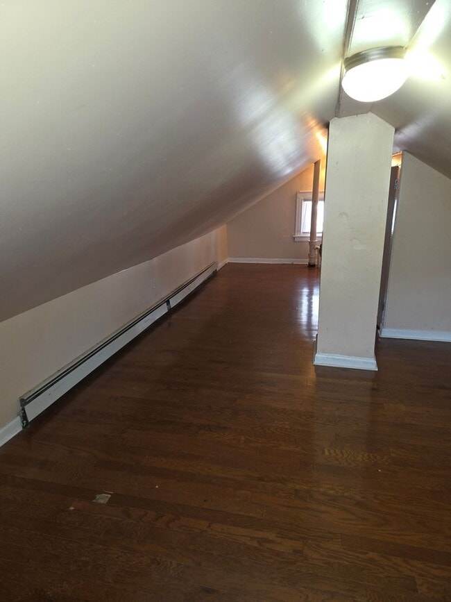 Building Photo - 24 Valley St