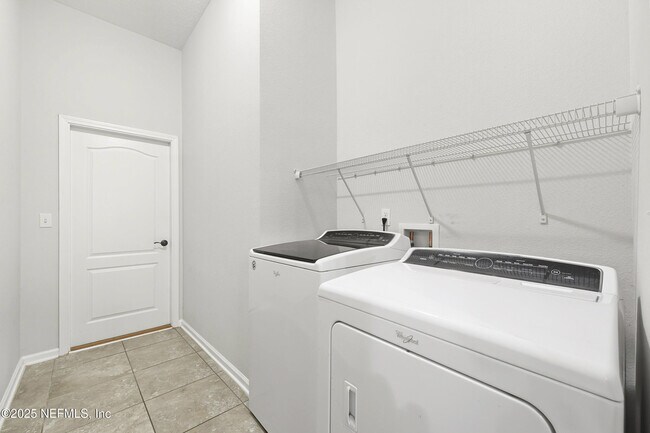 Building Photo - 15653 Mason Lakes Dr