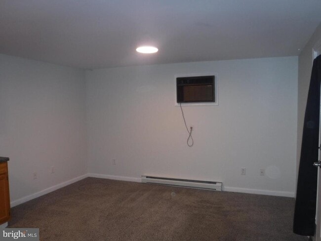 Building Photo - 12 S Main St