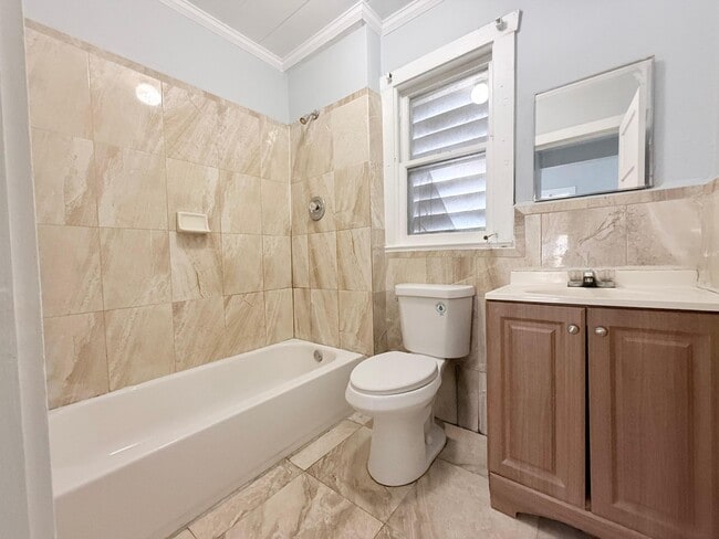 Building Photo - 1000 W Lakewood Rd