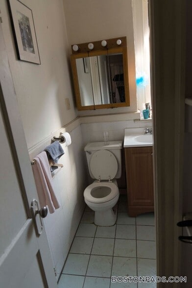 Building Photo - 56 Queensberry St