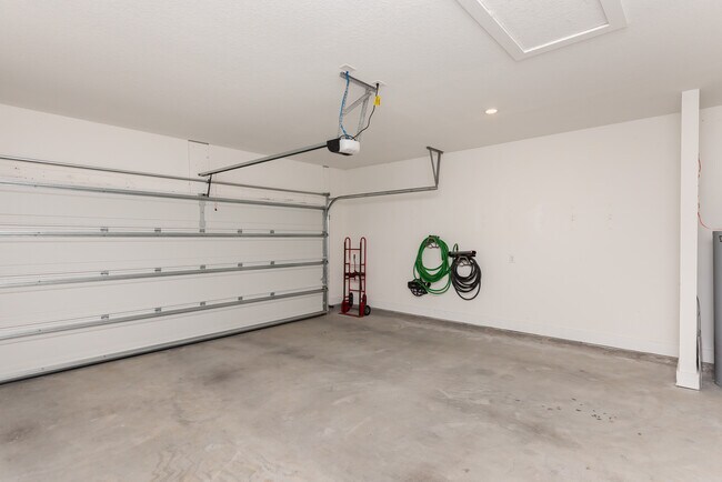 Building Photo - 1938 Westhill Dr