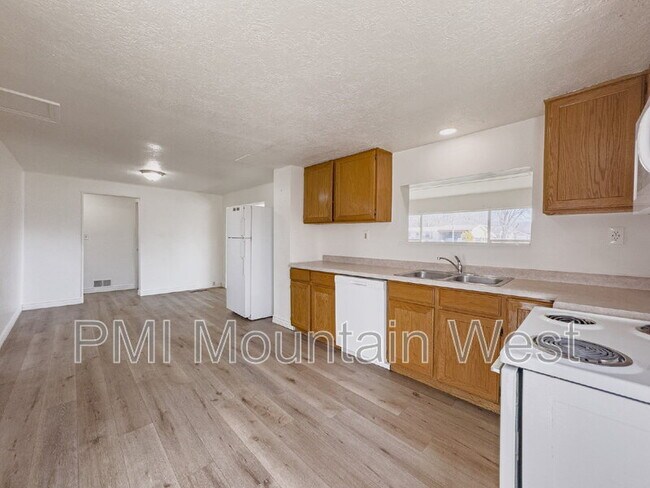 Building Photo - 450 W 200 N