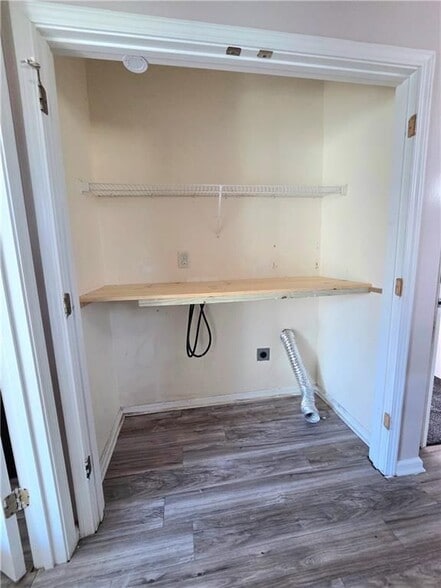 Building Photo - 1696 Central Park Loop