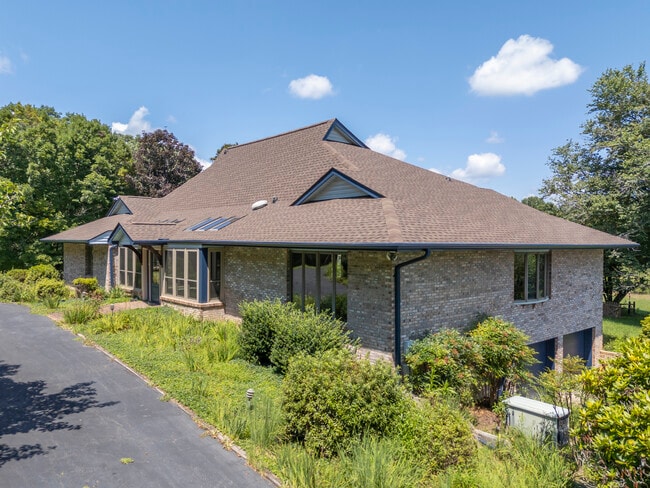 Building Photo - 26 Canter Ct