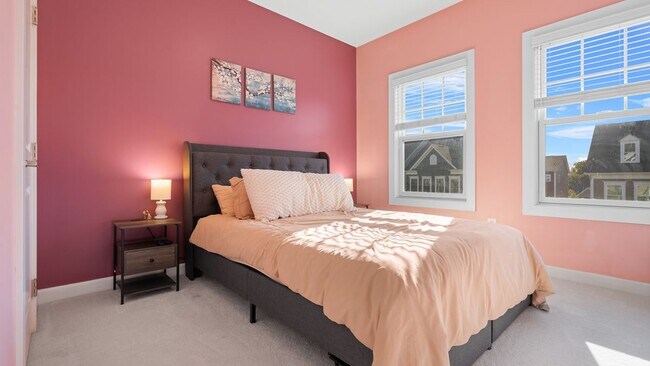 Building Photo - 337 Osona Ln