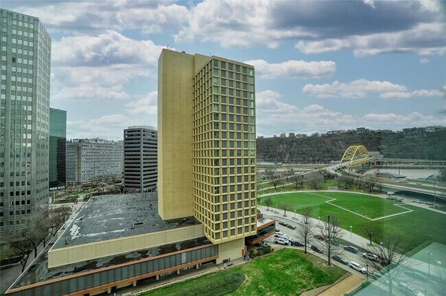 Building Photo - 320 Fort Duquesne Blvd