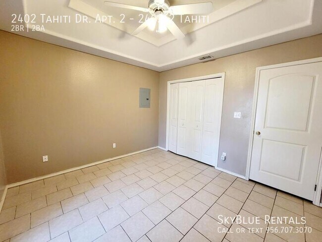 Building Photo - 2402 Tahiti Dr