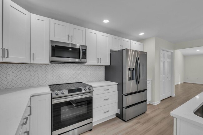 Building Photo - 129 Vintage Cir