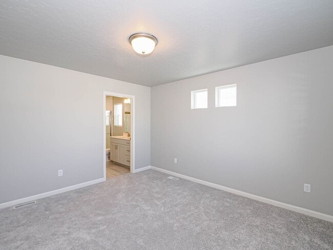Building Photo - Saratoga Springs Twin Home