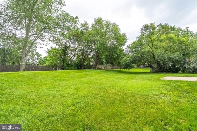 Building Photo - 5008 Treetop Ln