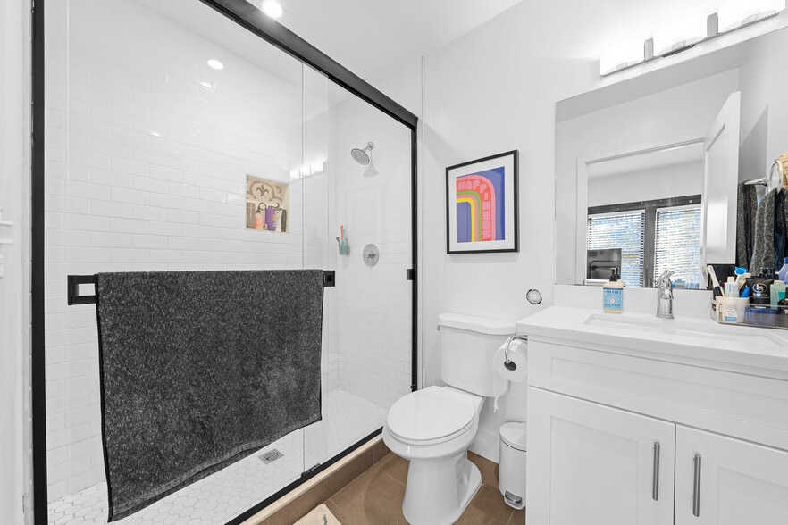 Building Photo - 2142 Portland St