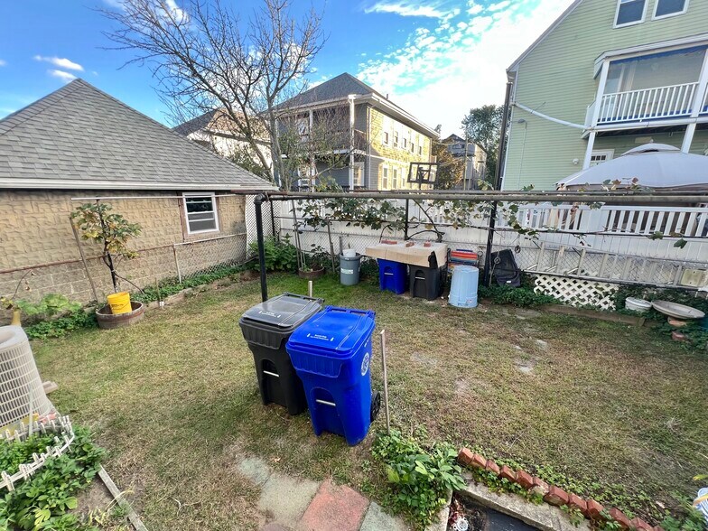 Building Photo - 28 Cornell St