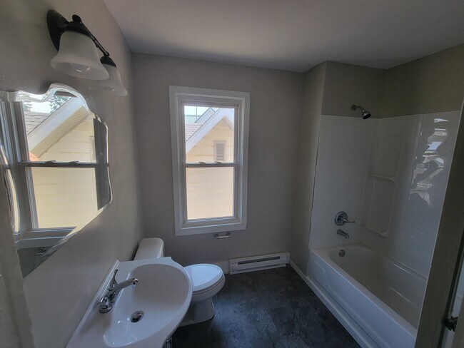 Building Photo - 516 2nd Ave S