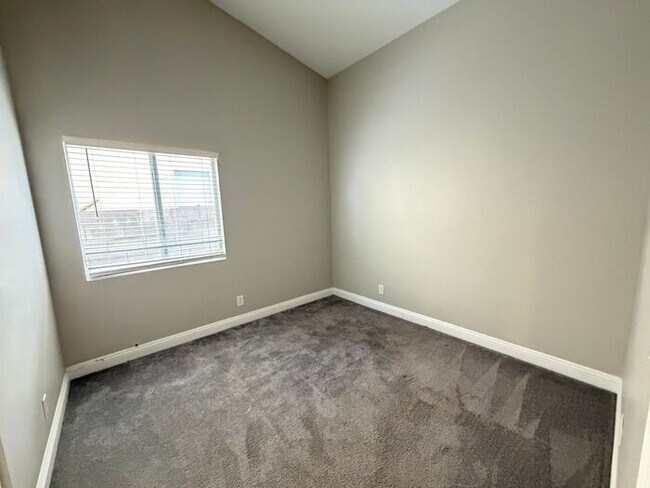 Building Photo - First Show: The first open showing is on 6/17 at 11:30AM. Please be prompt. We will be processing...