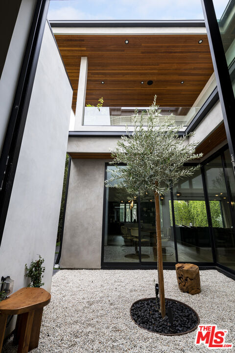 Building Photo - 14657 Addison St