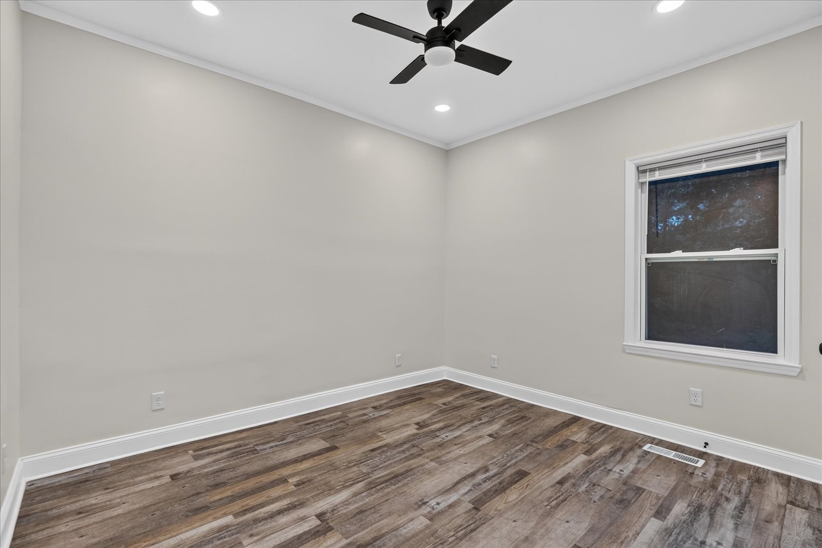 Building Photo - 1713 S Orchard Knob Ave