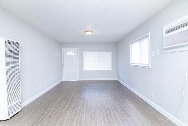 Building Photo - ALF OFF One Month’s Rent! Updated 3BR Home with Garage & Yard – Prime Sacramento Location