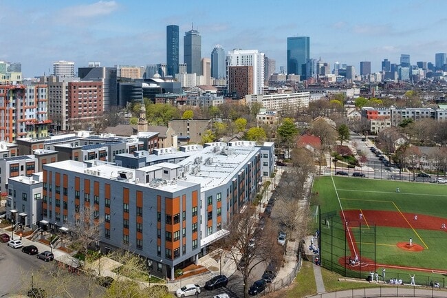 Building Photo - 100 Cabot St