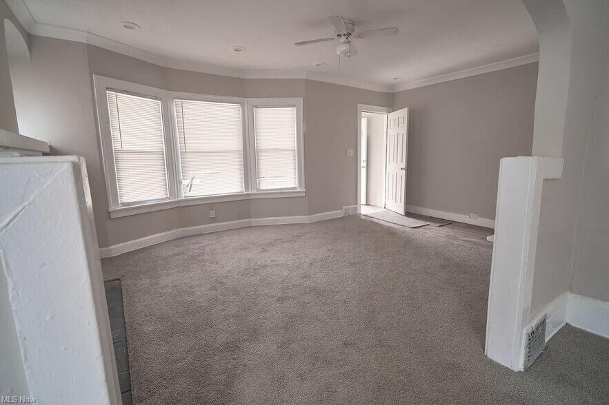 Building Photo - 3652 E 151st St