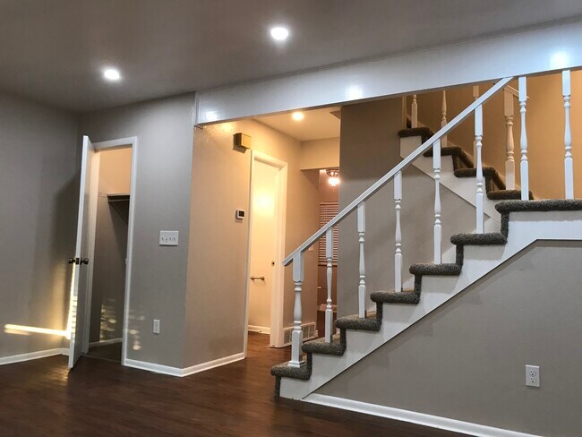 Living room - 1045 Chambers Ct