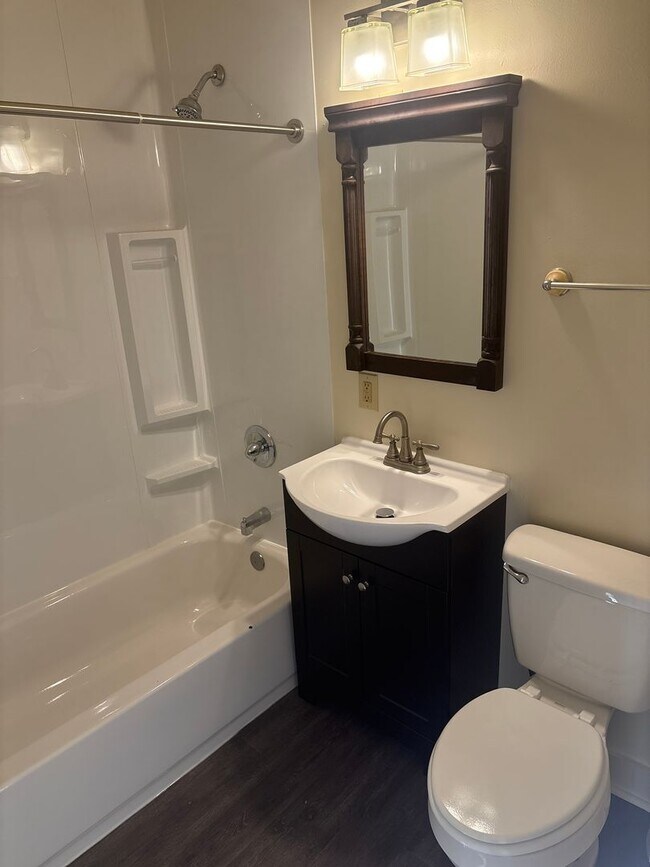 Building Photo - 1st Floor 1 Bedroom Apartment in Downtown York City