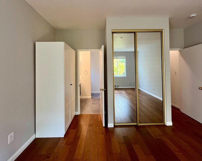 Building Photo - 525 Almer Rd