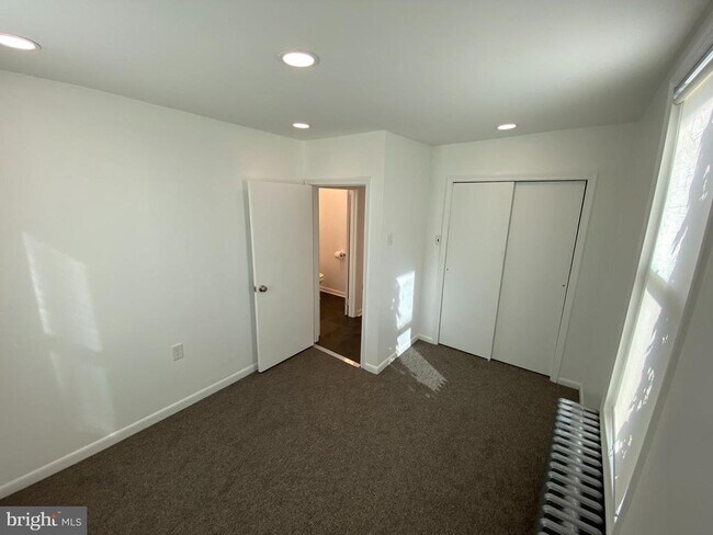 Building Photo - 1216 S 11th St