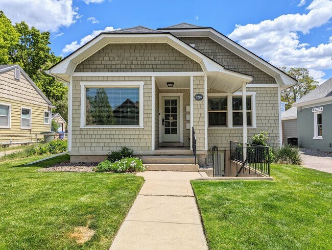 Primary Photo - 2289 S Lake Street