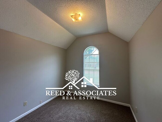 Building Photo - Charming Millington Home with Large Backyard~
