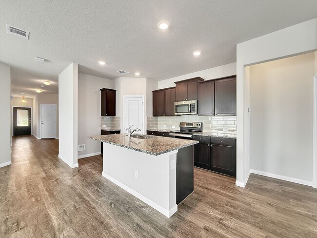 Building Photo - 401 Utica Way