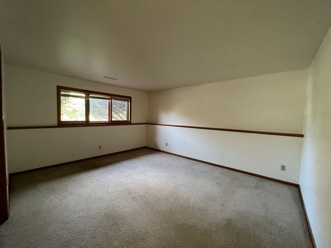 Building Photo - Lacy Road Duplex