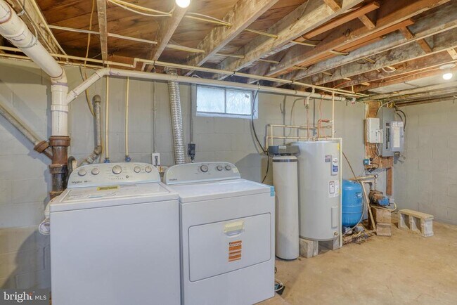 Building Photo - 1111 Bayview Rd