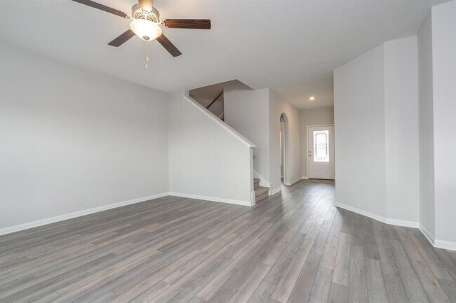 Building Photo - 225 Star Spangled Dr