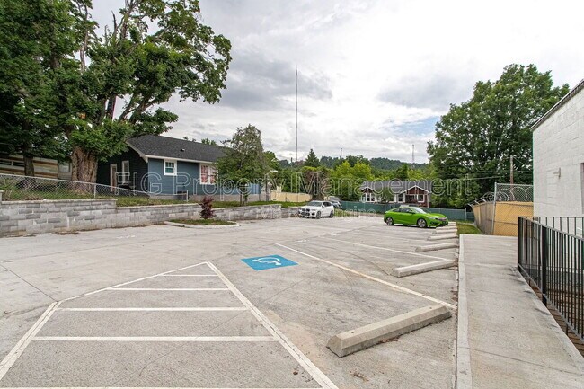 Building Photo - 3415 N Broadway