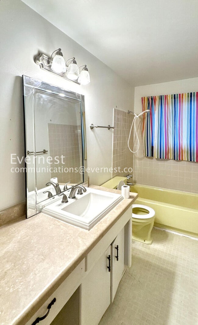 Building Photo - 5618 S Fox Cir