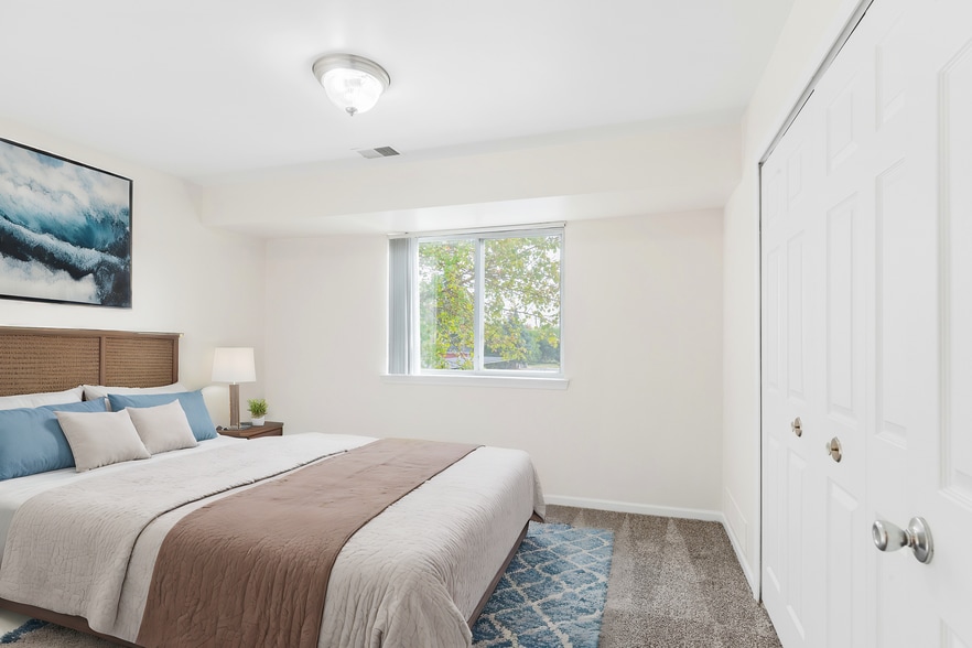 Building Photo - Chestnut Court Apartments