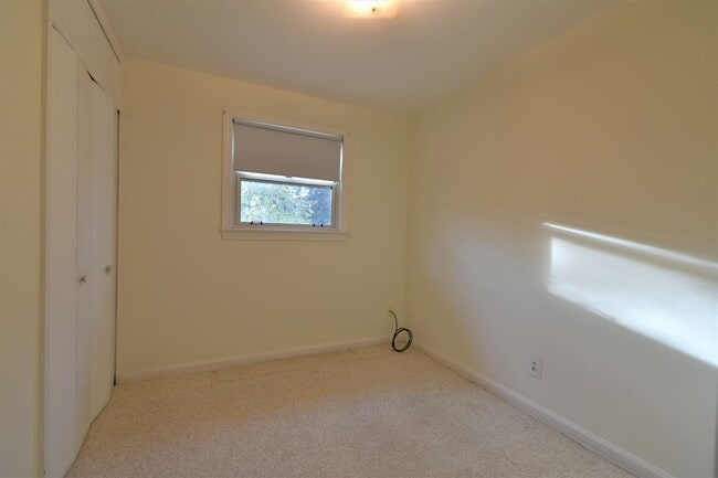 Building Photo - Fantastic 4 Bedroom, 3 Full Bathroom, Close in Bethesda Home!