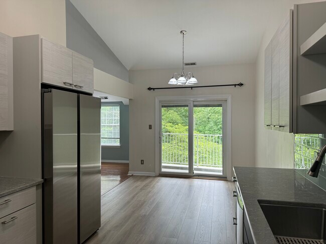 Building Photo - 1303 Golden Pl