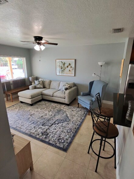 Building Photo - 2419 NE 2nd Ave