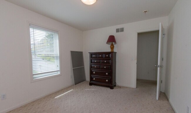 Building Photo - 14 Rowland St