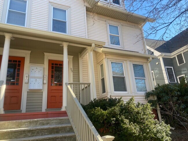 Building Photo - 35 Pinckney St